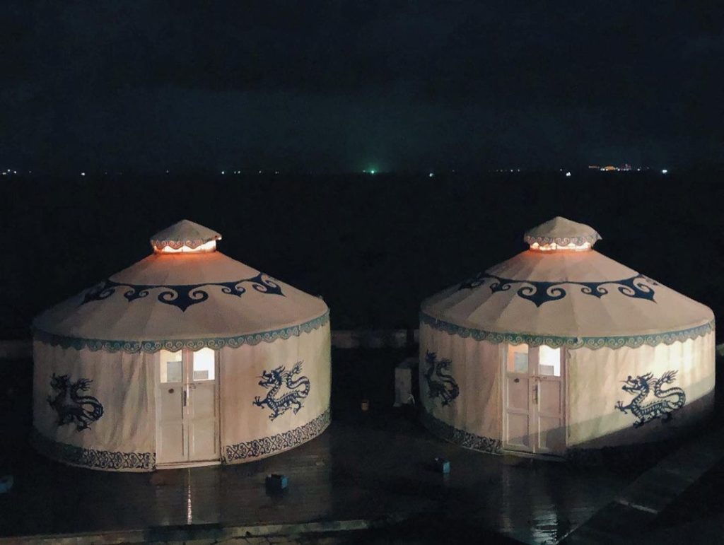 覓境E19蒙古包露營區帳篷夜景