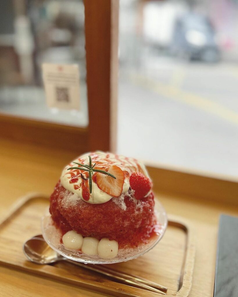 金雞母Jingimoo冰店草莓燒冰加湯圓